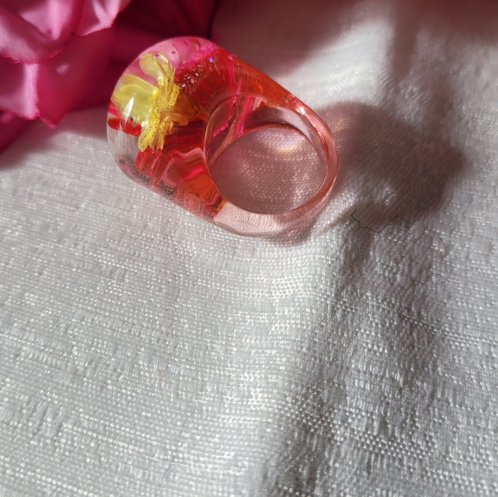 Beautiful flower ring - Picture 2 of 2